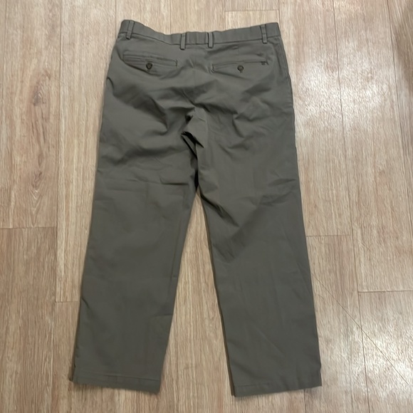 Dockers slim fit 34x29 polyester and cotton khakis - Picture 2 of 2
